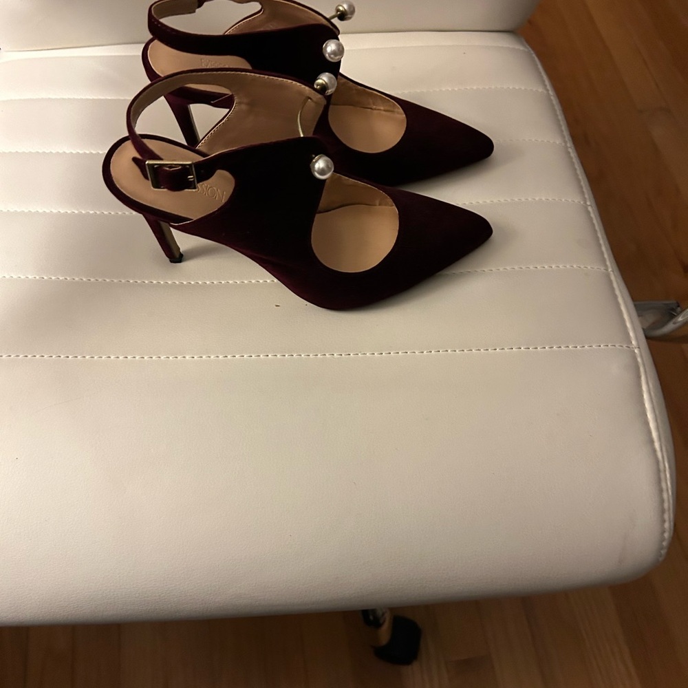 Red High Heels with Pointed Toe and Stiletto Heel